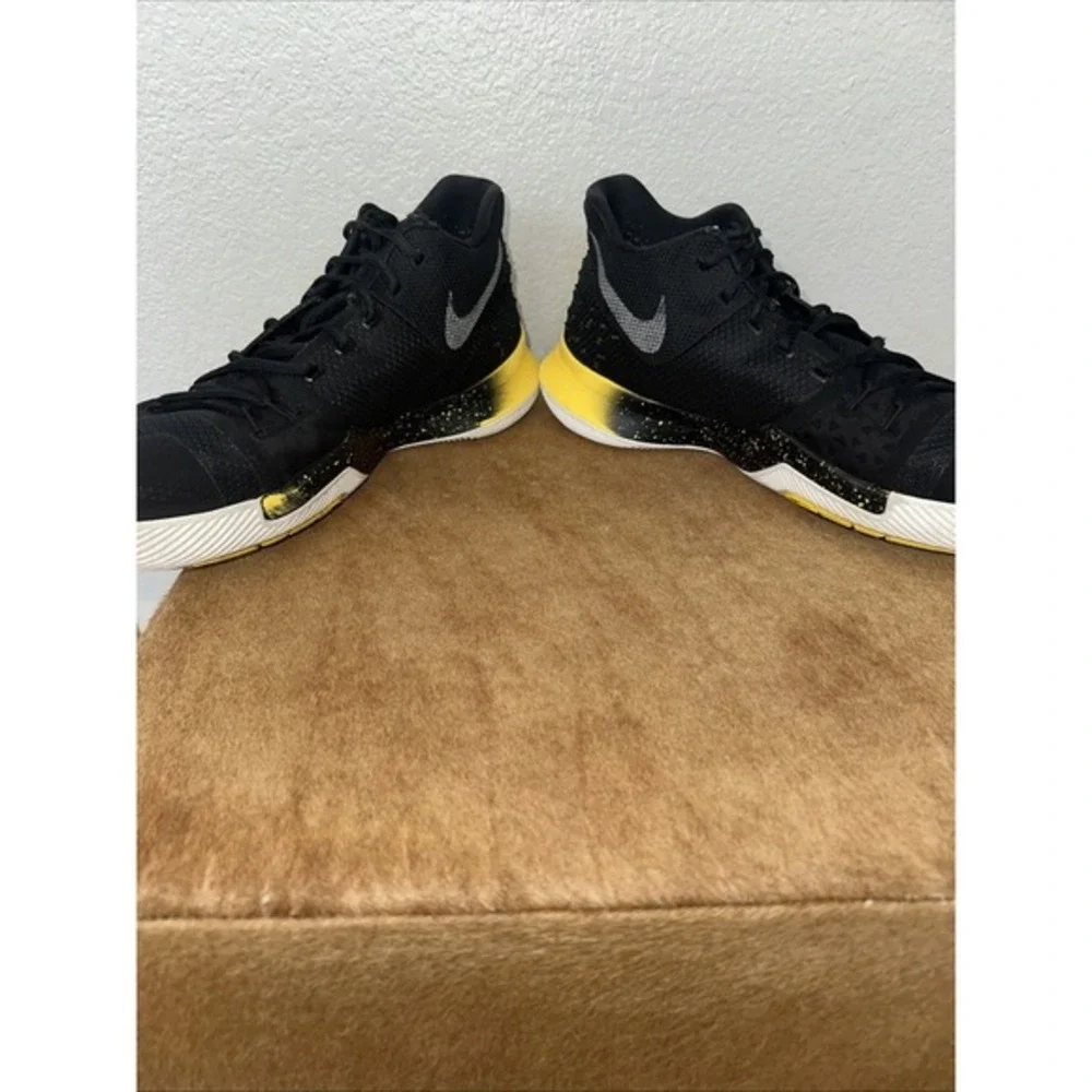 Nike Mens Kyrie 3 Basketball Shoes‎ Black Yellow 852395-901 Size 13 Sneakers.